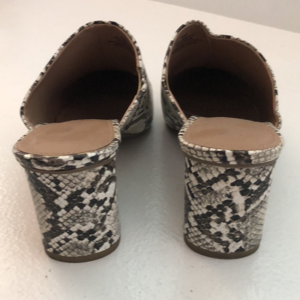 Perfect condition worn once snake style clog slip ons with rubber sole !! - Picture 4 of 6